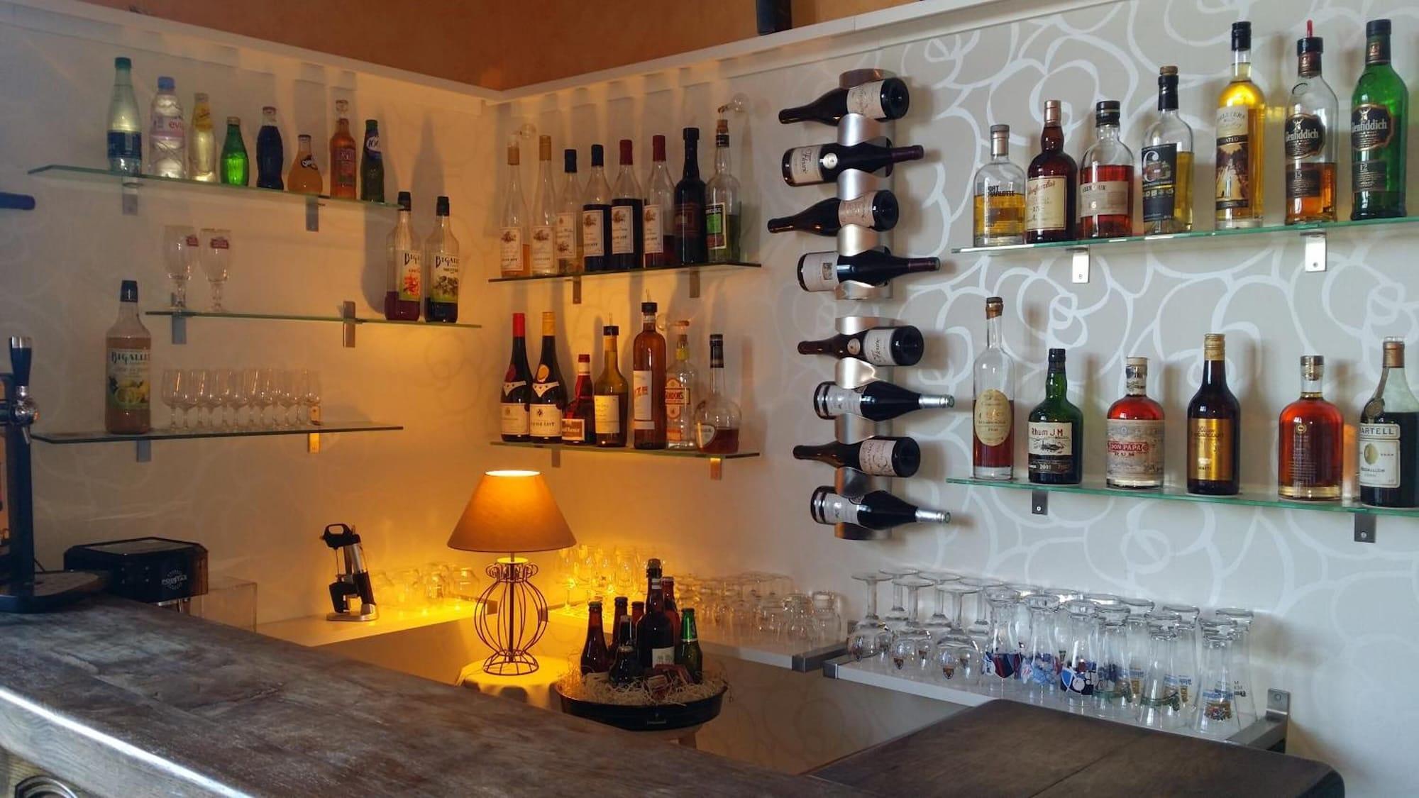 Logis Hotel Des Grands Vins Fleurie Exteriör bild