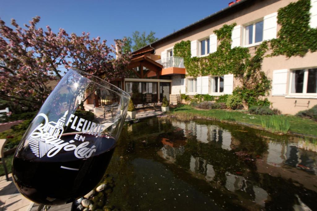 Logis Hotel Des Grands Vins Fleurie Exteriör bild