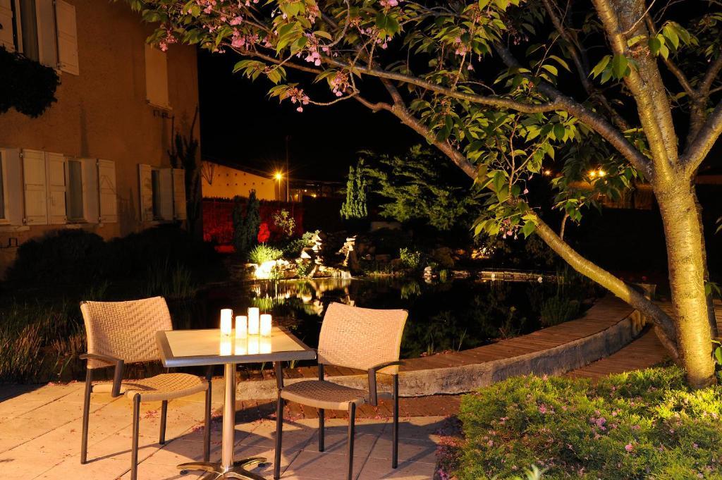 Logis Hotel Des Grands Vins Fleurie Exteriör bild